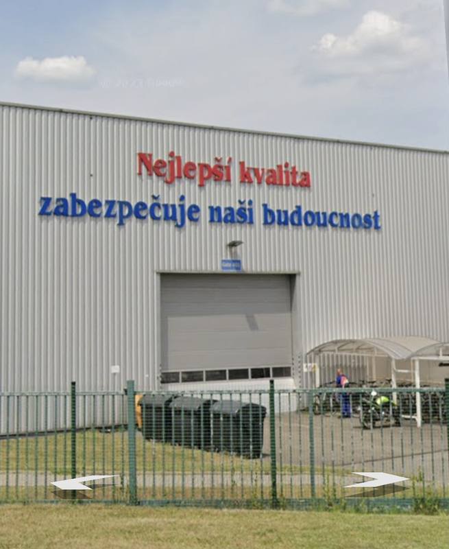 Firemní slogan · Prostorová písmena na hale